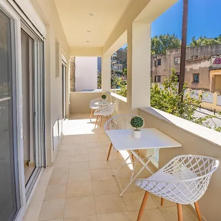 Apartment Luxurious Close To The Sea